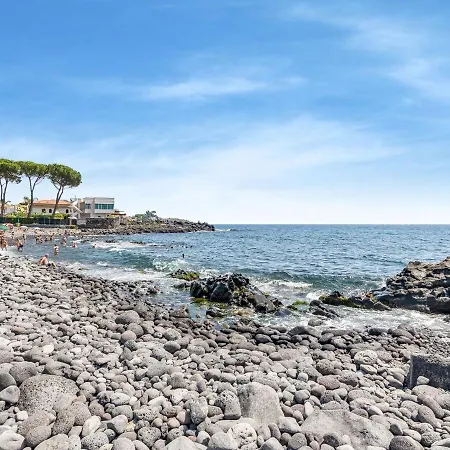 Holiday home Ancient Overlooking The Sea With Garden *
