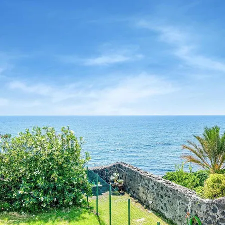 Holiday home Ancient Overlooking The Sea With Garden Santa Tecla