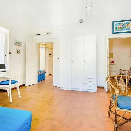 Holiday home Ancient Overlooking The Sea With Garden